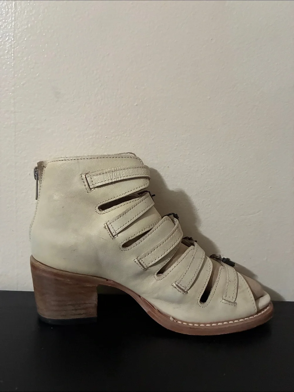 Freebird Quinn heeled sandals in cream featuring a multi strap size 6 Women’s